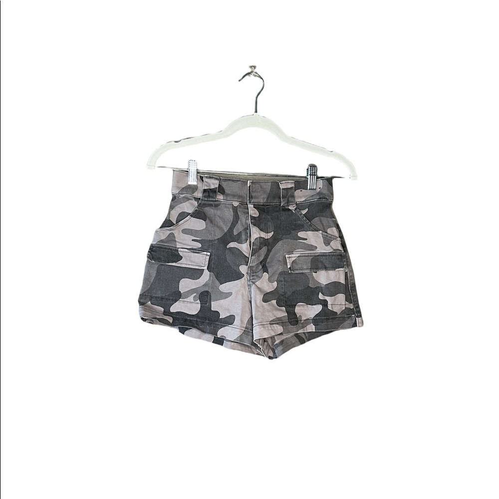 Hollister Camo High Rise Mom Short